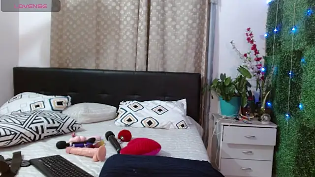 angelly  kate online show from September 11, 2025, 12:55 am