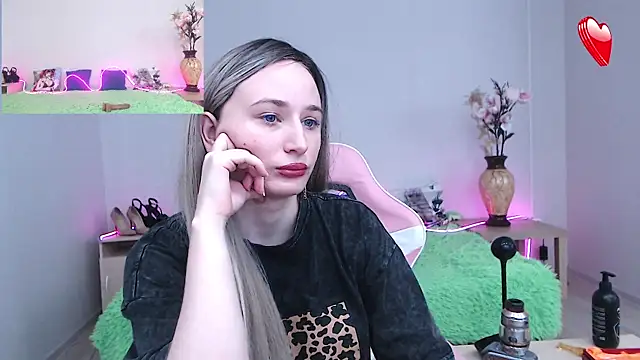 Snapshot of AliceMooreXO chatting on September 25, 2025, 7:23 am AliceMooreXO online show from September 25, 2025, 7:23 am