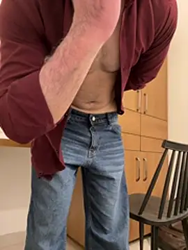 FitNhot sam online show from April 8, 2026, 2:39 pm