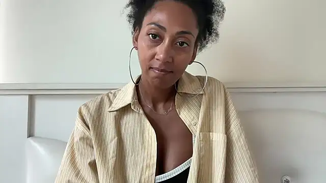 Snapshot of Vaylisse chatting on September 26, 2025, 4:49 am Vaylisse online show from September 26, 2025, 4:49 am