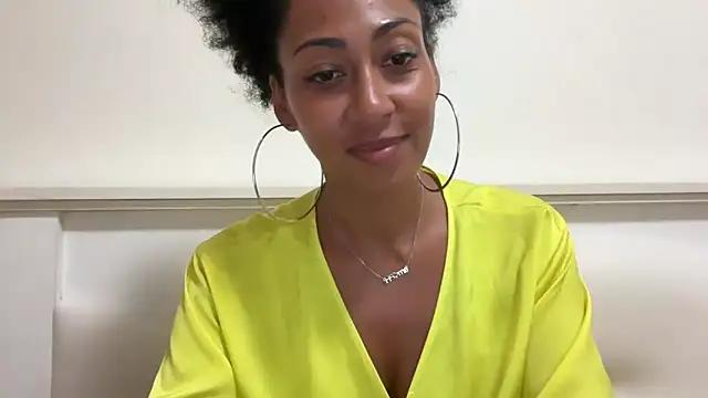 Snapshot of Vaylisse chatting on October 6, 2025, 3:31 pm Vaylisse online show from October 6, 2025, 3:31 pm