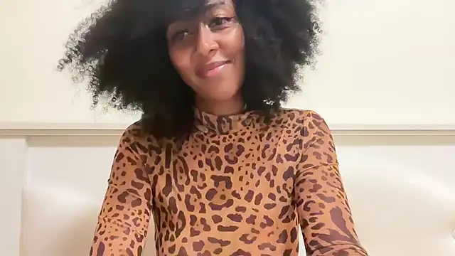 Snapshot of Vaylisse chatting on October 25, 2025, 6:02 pm Vaylisse online show from October 25, 2025, 6:02 pm