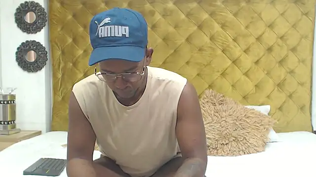 AndyCalifornia1 online show from November 19, 2025, 1:11 pm