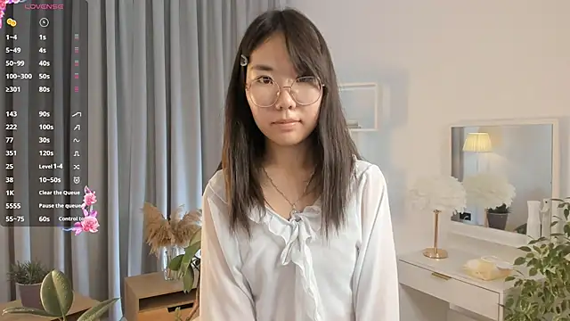 UdelaDodson online show from September 13, 2025, 3:12 pm