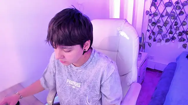 Nathaly ds online show from April 7, 2026, 8:31 pm