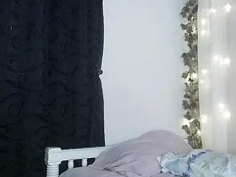 lishainparis18 online show from November 20, 2025, 3:01 pm