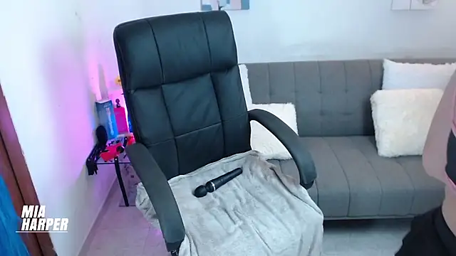 Snapshot of Mia_HarperX_ chatting on October 5, 2025, 3:38 am Mia HarperX  online show from October 5, 2025, 3:38 am