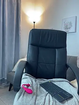 Snapshot of Mia_HarperX_ chatting on October 15, 2025, 9:37 pm Mia HarperX  online show from October 15, 2025, 9:37 pm