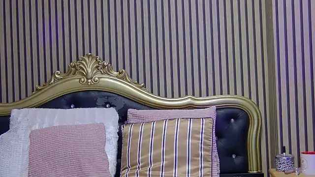 LunaHart online show from September 29, 2025, 5:07 pm