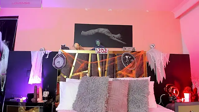 ScarletTorres online show from October 30, 2025, 6:30 pm