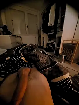 Henz007 online show from April 5, 2026, 11:02 pm