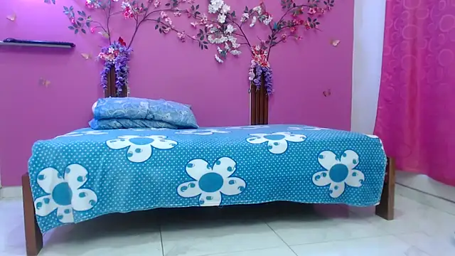 skinnybarbie022 online show from April 18, 2026, 12:58 am