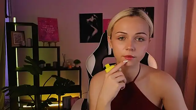 Snapshot of Charlotte_Colinss chatting on June 22, 2026, 4:31 am Charlotte Colinss online show from June 22, 2026, 4:31 am