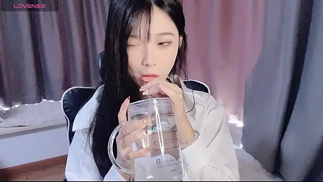 Cicicici-cc online show from October 24, 2025, 2:41 am