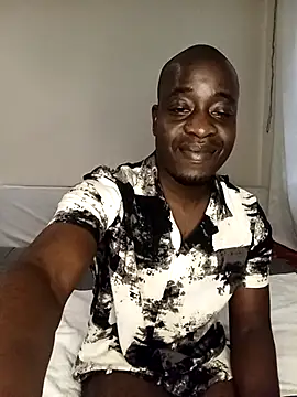 Snapshot of WaiterZim chatting on October 5, 2025, 11:02 pm WaiterZim online show from October 5, 2025, 11:02 pm