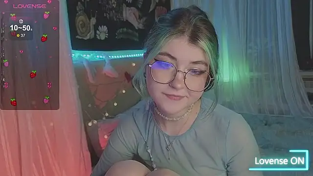 Snapshot of Miko_Meow chatting on February 12, 2026, 7:20 pm Miko Meow online show from February 12, 2026, 7:20 pm