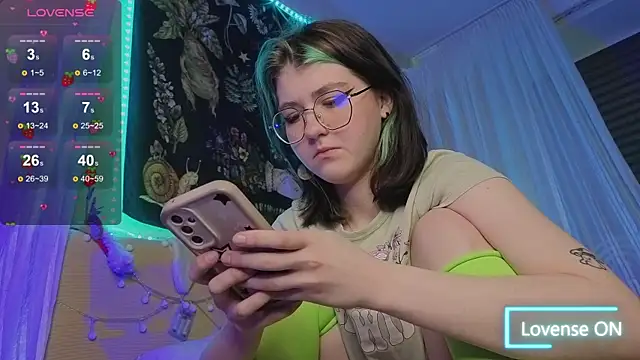 Snapshot of Miko_Meow chatting on April 25, 2026, 11:24 am Miko Meow online show from April 25, 2026, 11:24 am