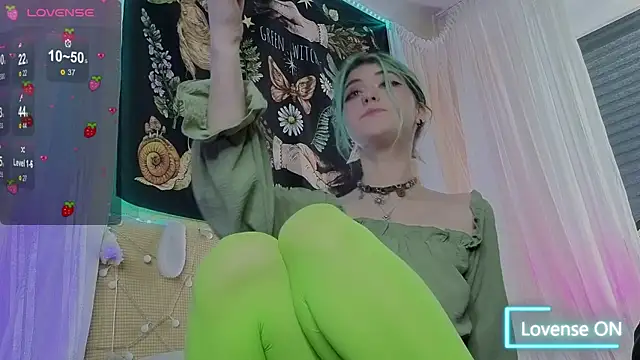 Snapshot of Miko_Meow chatting on May 8, 2026, 1:05 pm Miko Meow online show from May 8, 2026, 1:05 pm
