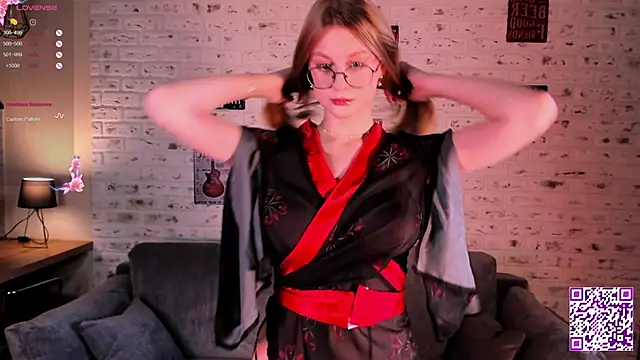 Kiki Stacy online show from November 6, 2025, 8:04 am