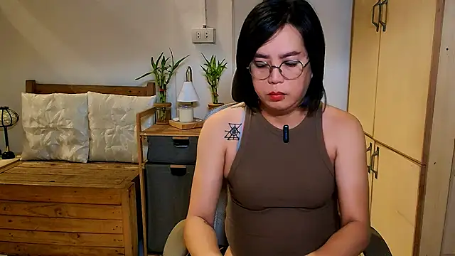 moriliciousxxx online show from June 1, 2026, 11:50 pm