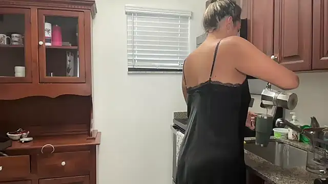 prettyykitty22 online show from November 3, 2025, 2:18 pm