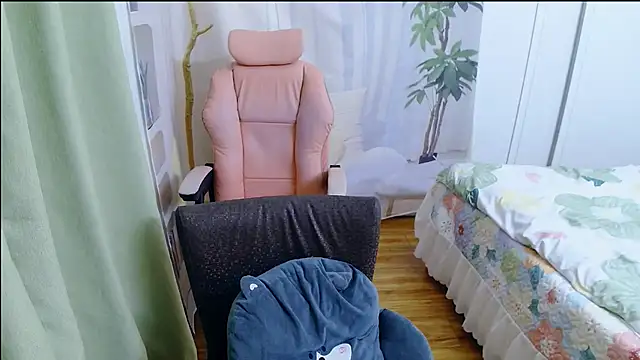 Winnie-01 online show from April 24, 2026, 1:41 am