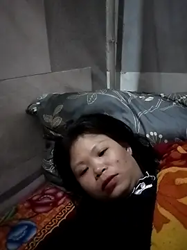 LinhNa999 online show from February 12, 2026, 1:06 pm