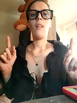 Mila Luciphya online show from January 7, 2026, 1:24 pm