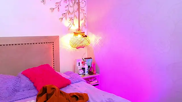 Snapshot of Daphnee- chatting on September 11, 2025, 11:54 am Daphnee- online show from September 11, 2025, 11:54 am