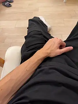 Manu97k online show from November 1, 2025, 9:50 pm