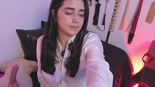 elowen halley1 online show from February 5, 2026, 8:24 pm