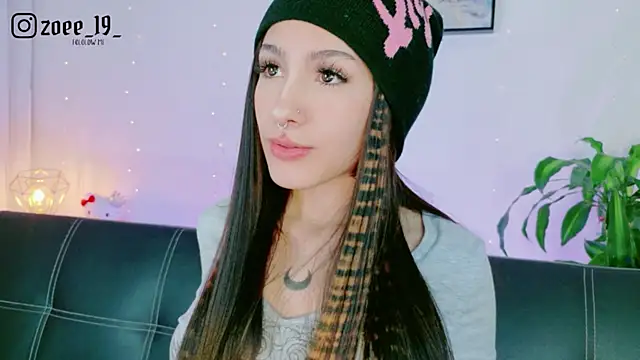 cuteezoe online show from March 31, 2026, 4:35 am