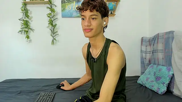 Peterfrost19 online show from October 3, 2025, 10:07 pm