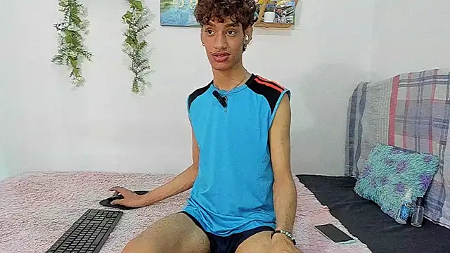 Peterfrost19 online show from November 9, 2025, 3:27 am