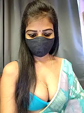 Misss-julli online show from February 13, 2026, 6:42 am