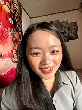 Snapshot of Julia-Elsa chatting on October 7, 2025, 4:20 am Julia-Elsa online show from October 7, 2025, 4:20 am