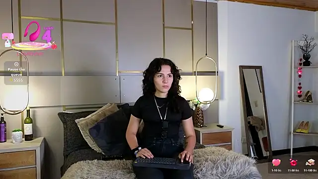 Lina Montclair online show from March 24, 2026, 9:09 pm