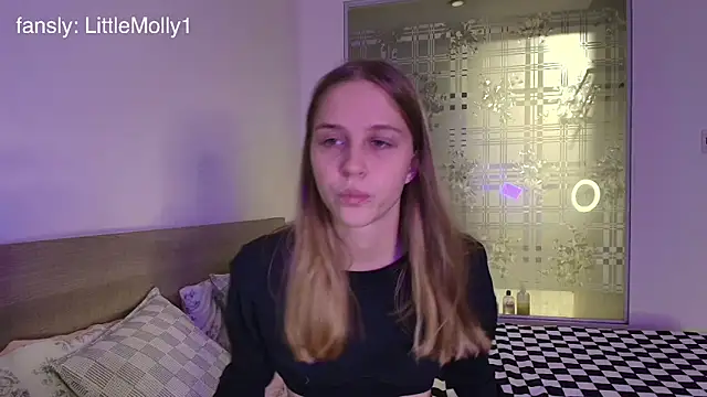 littlemolly11 online show from October 2, 2025, 1:07 pm