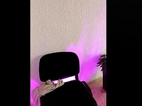 Snapshot of _MoonBlue_ chatting on September 17, 2025, 3:57 pm MoonBlue online show from September 17, 2025, 3:57 pm