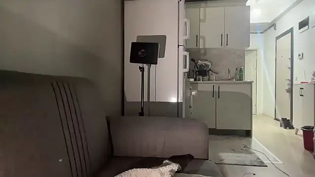 Snapshot of -piece_offire- chatting on February 1, 2026, 10:30 pm -piece offire- online show from February 1, 2026, 10:30 pm