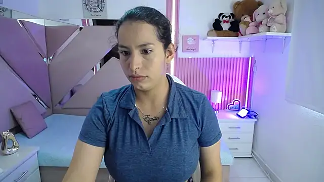 Mia garcia28 online show from July 14, 2026, 8:03 pm