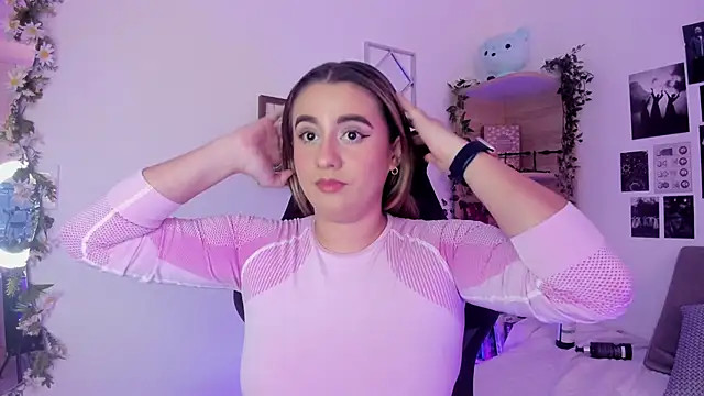 Lana Herondale online show from September 18, 2025, 9:39 pm