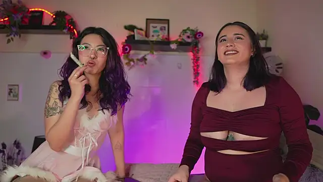 Lana Herondale online show from April 19, 2026, 4:12 am