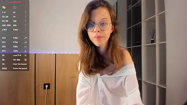 Xonalenei online show from September 24, 2025, 8:01 pm