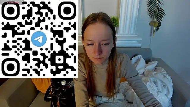 Snapshot of Mia_E1fie chatting on February 10, 2026, 1:21 am Mia E1fie online show from February 10, 2026, 1:21 am