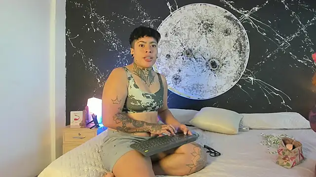 LiaAndMateo online show from October 1, 2025, 12:33 pm