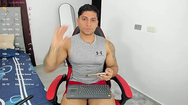 Nicolasmontoya16 online show from October 14, 2025, 2:01 am