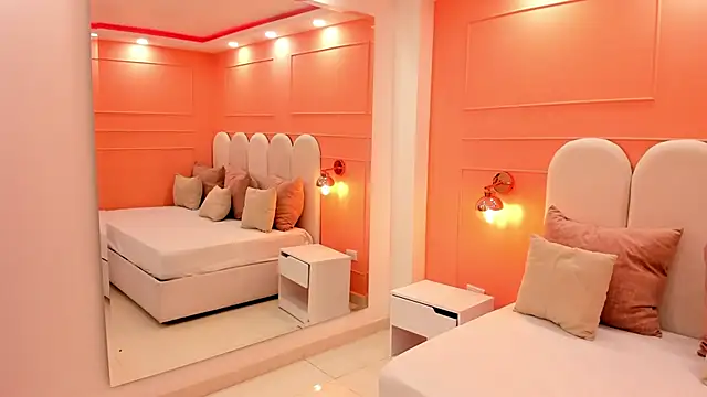 julieta rosee online show from September 23, 2025, 9:51 pm