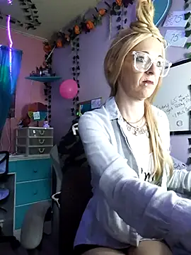 Purple2StayThnxx online show from November 6, 2025, 12:28 pm