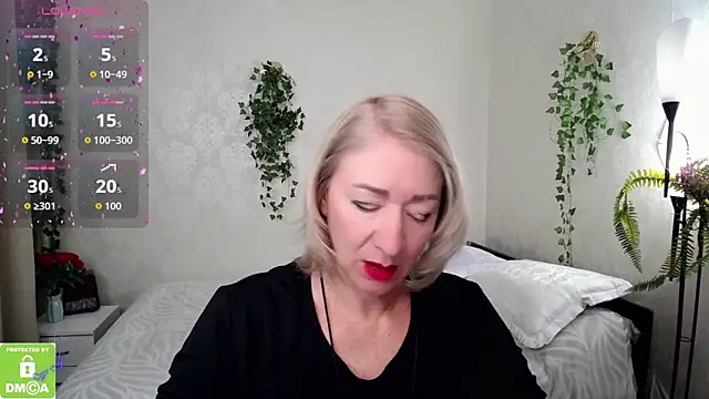 hunters woman online show from October 16, 2025, 1:45 pm